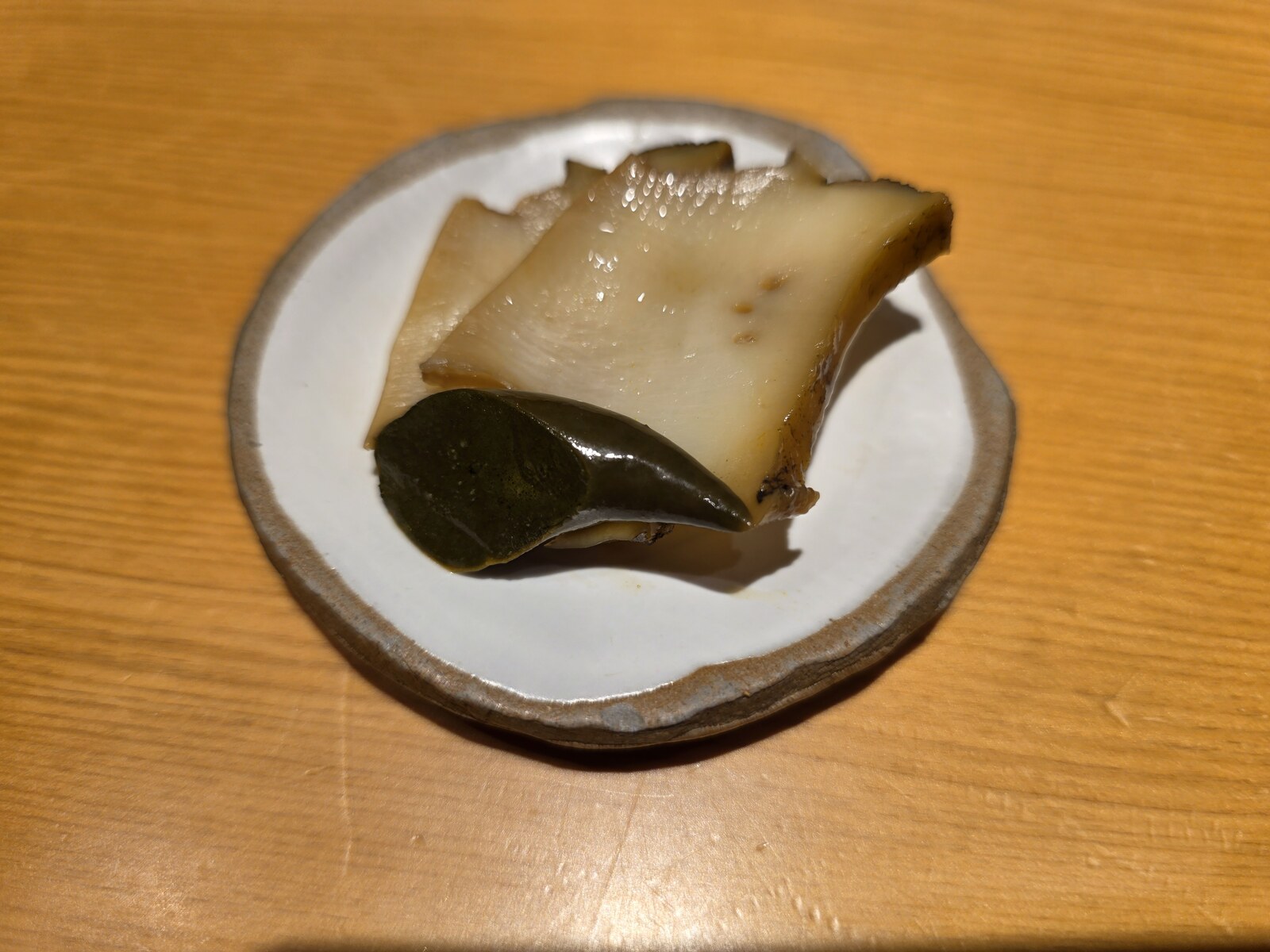 やわらかく仕上げられた鮑の一品