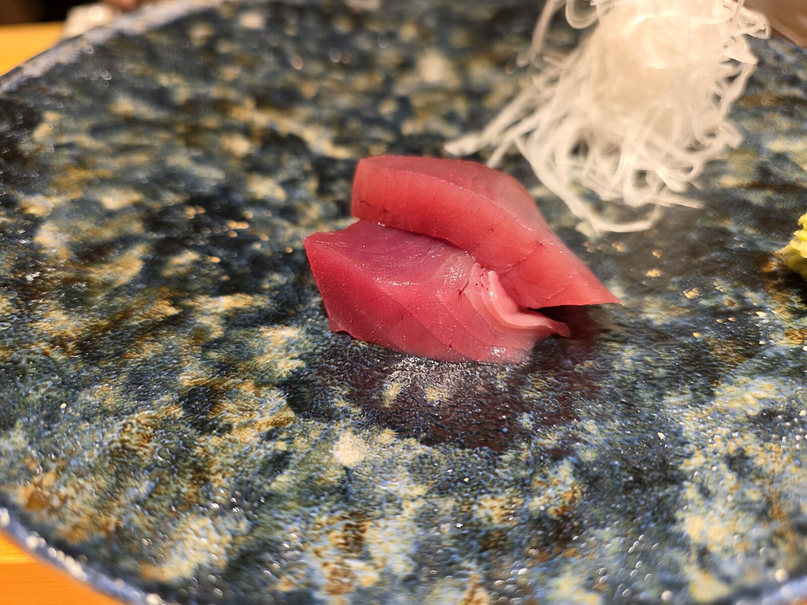きく家で供されたまぐろのお造り