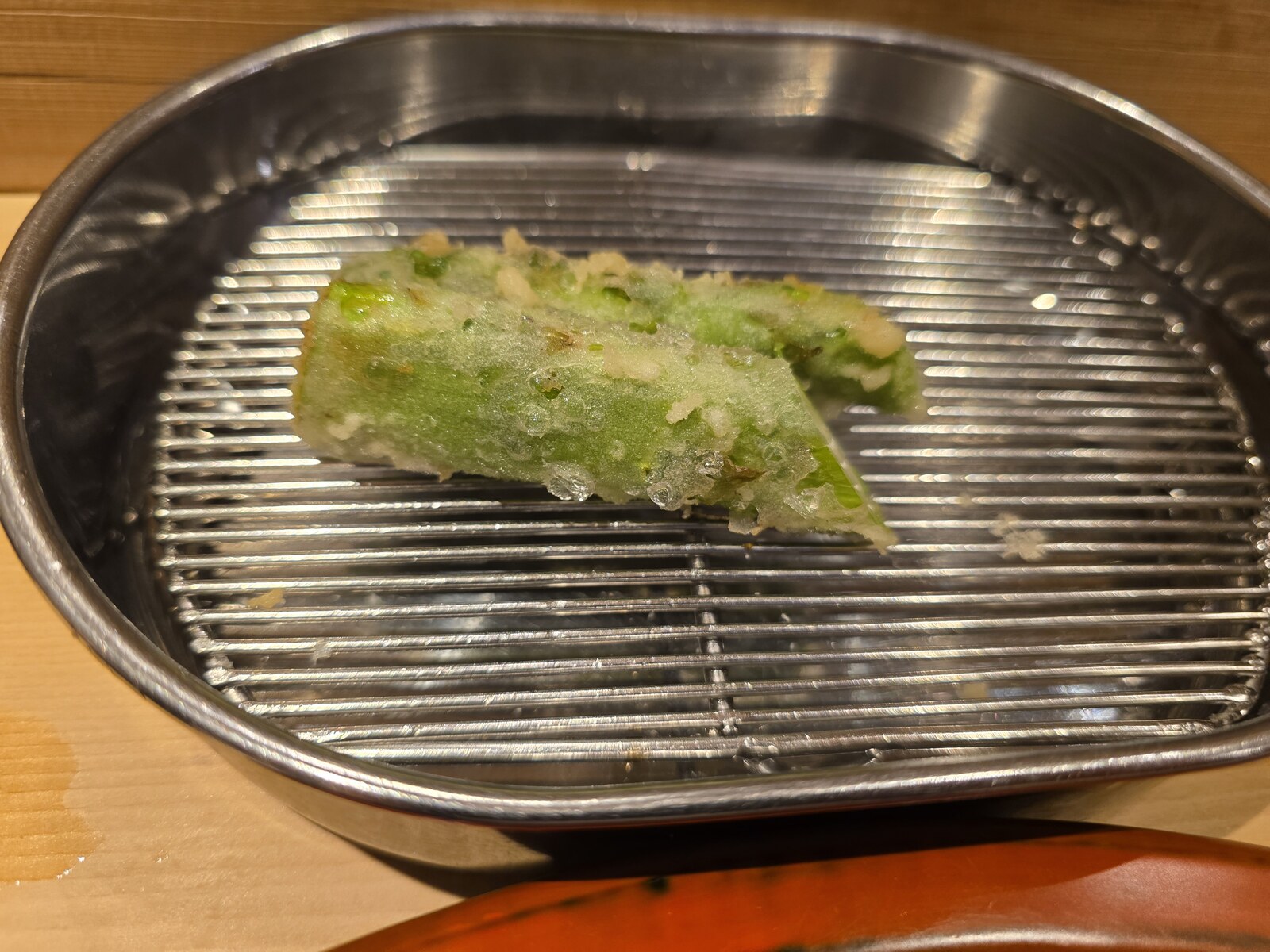 鮮やかな緑を残した野菜の天ぷら