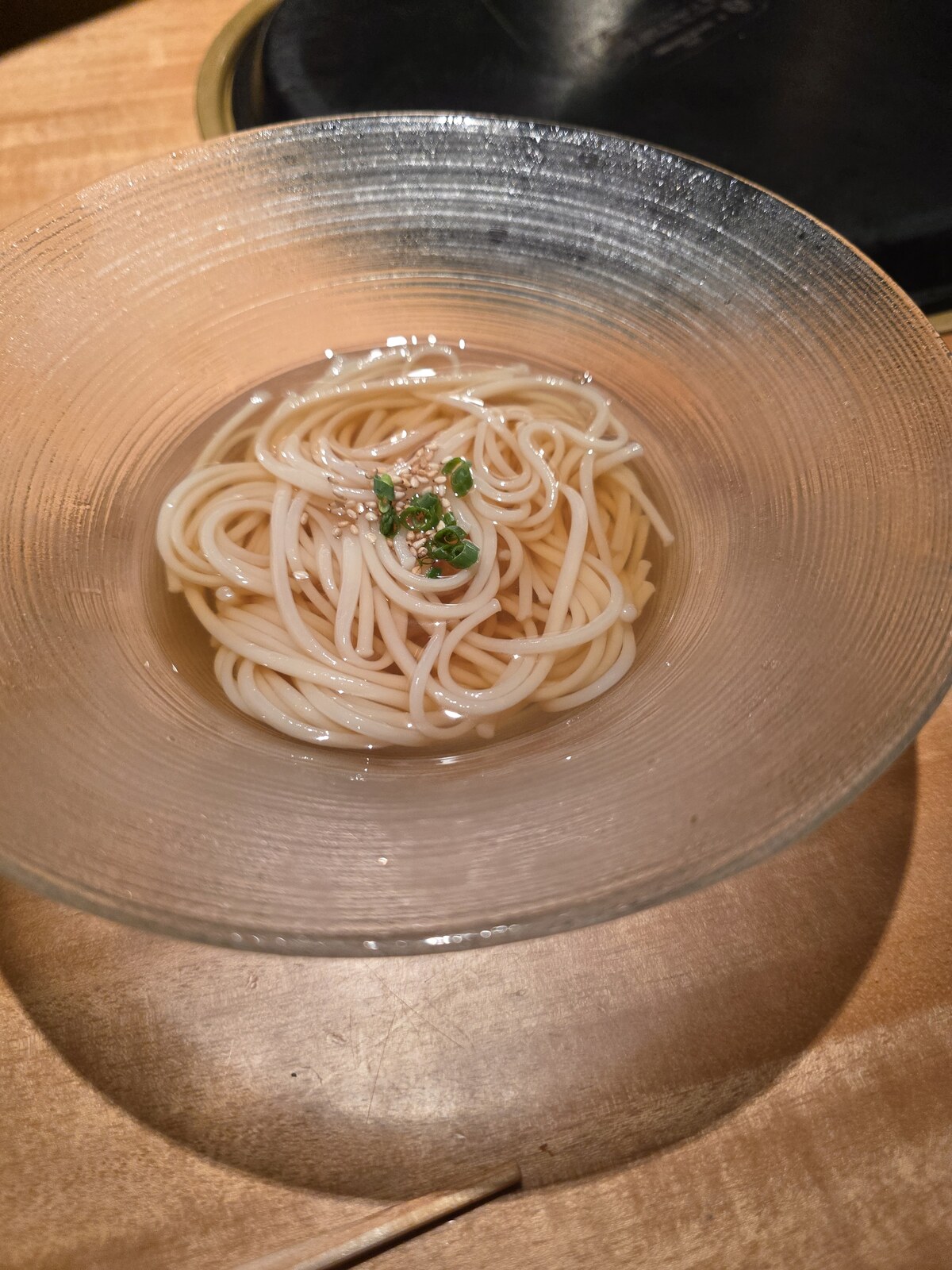 透明な器に盛られた締めの冷麺