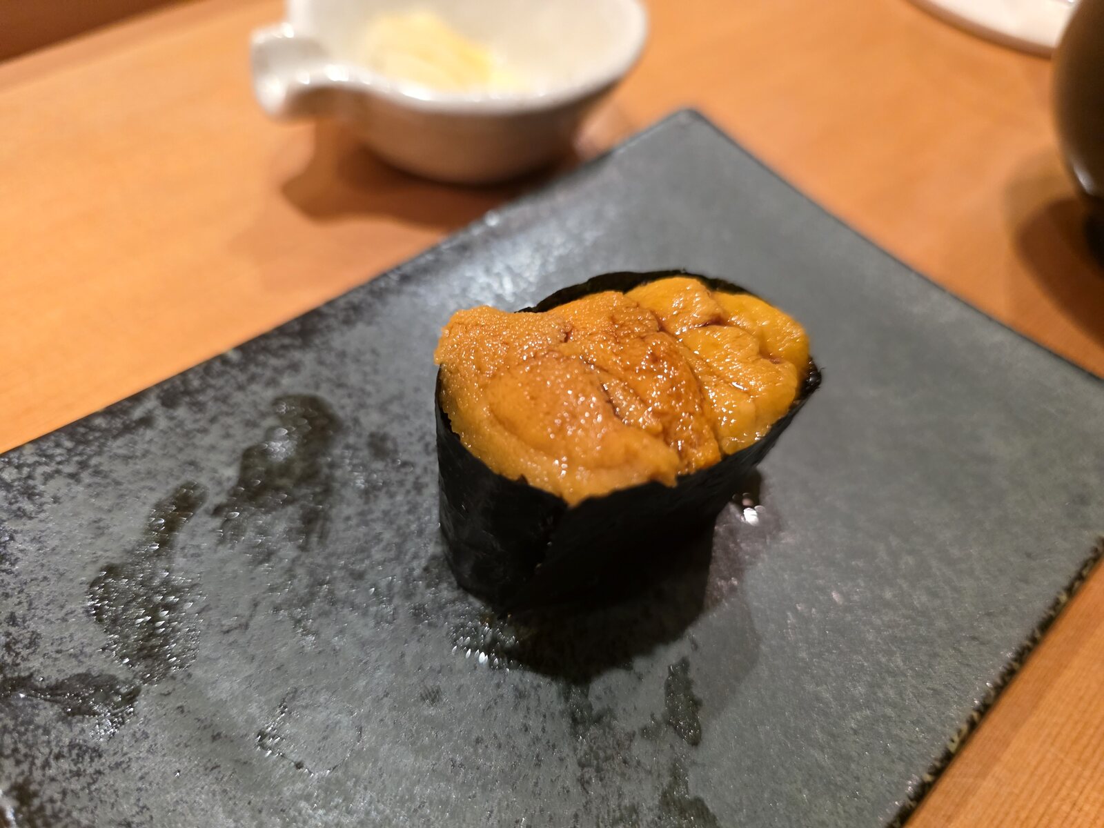 SOTOで供されたウニの握り