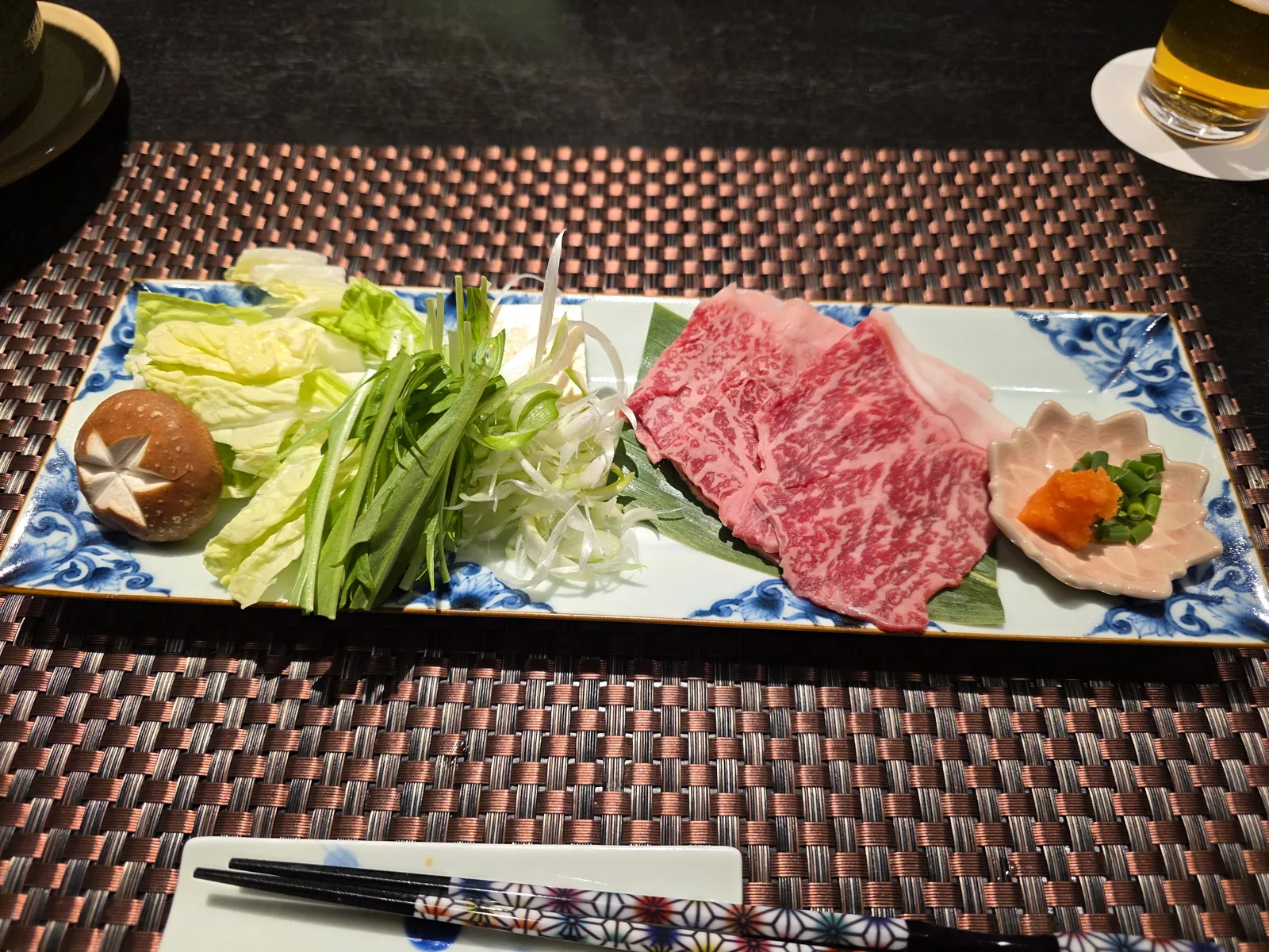 白老産黒毛和牛と野菜のしゃぶしゃぶ