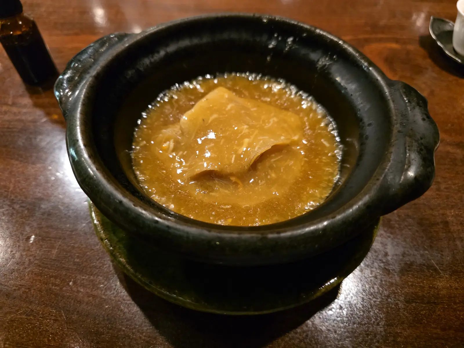 虎峰の吉切鮫と上海蟹の土鍋ご飯