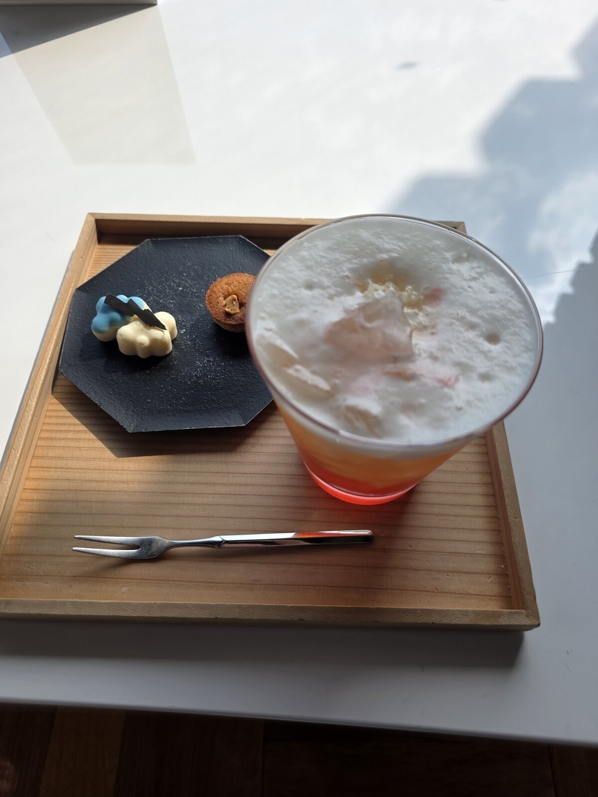 リバーリトリート雅樂倶のウェルカムドリンクと小菓子