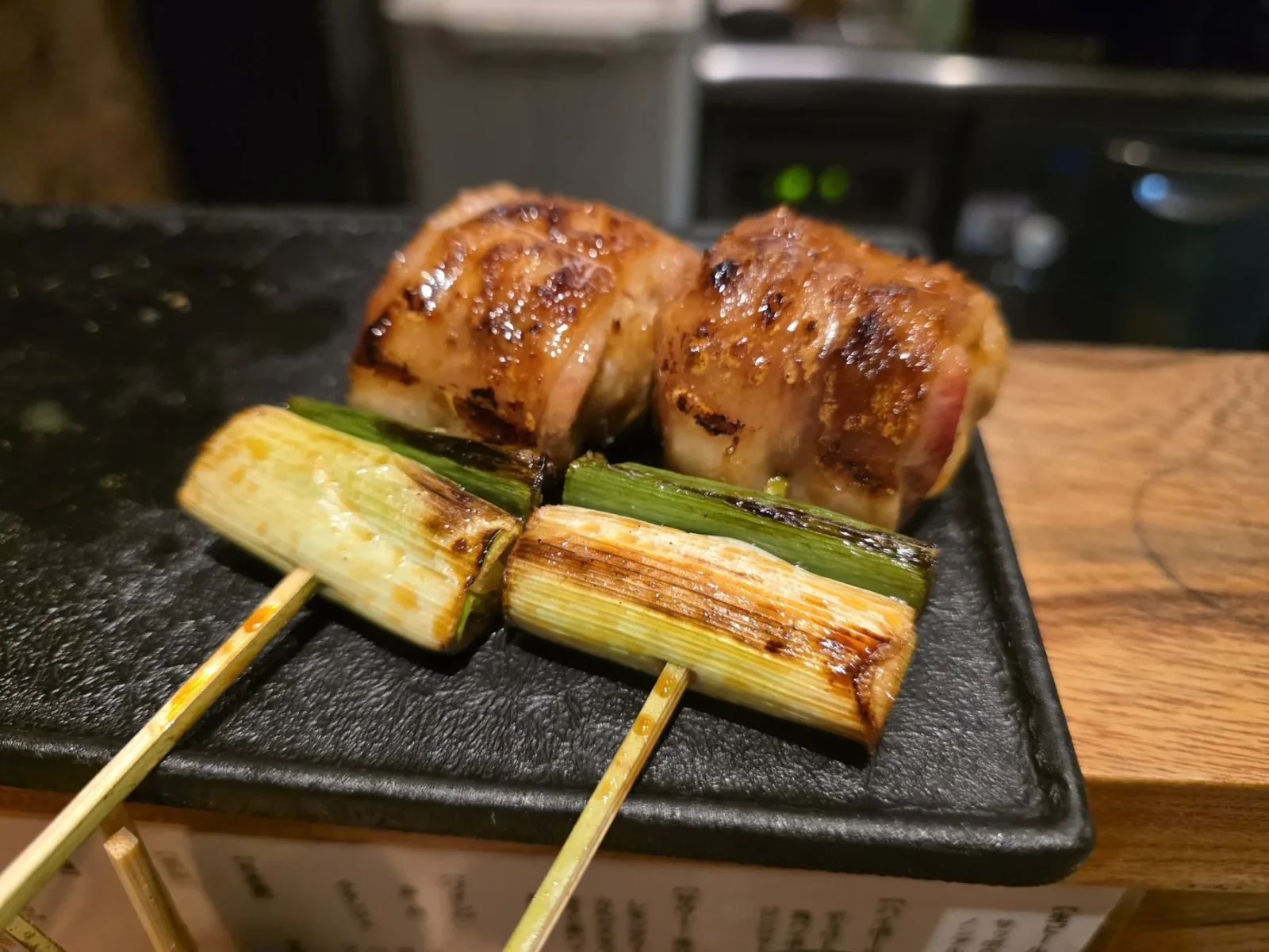 やき鳥 卍郎で味わった焼鳥と焼き野菜の串