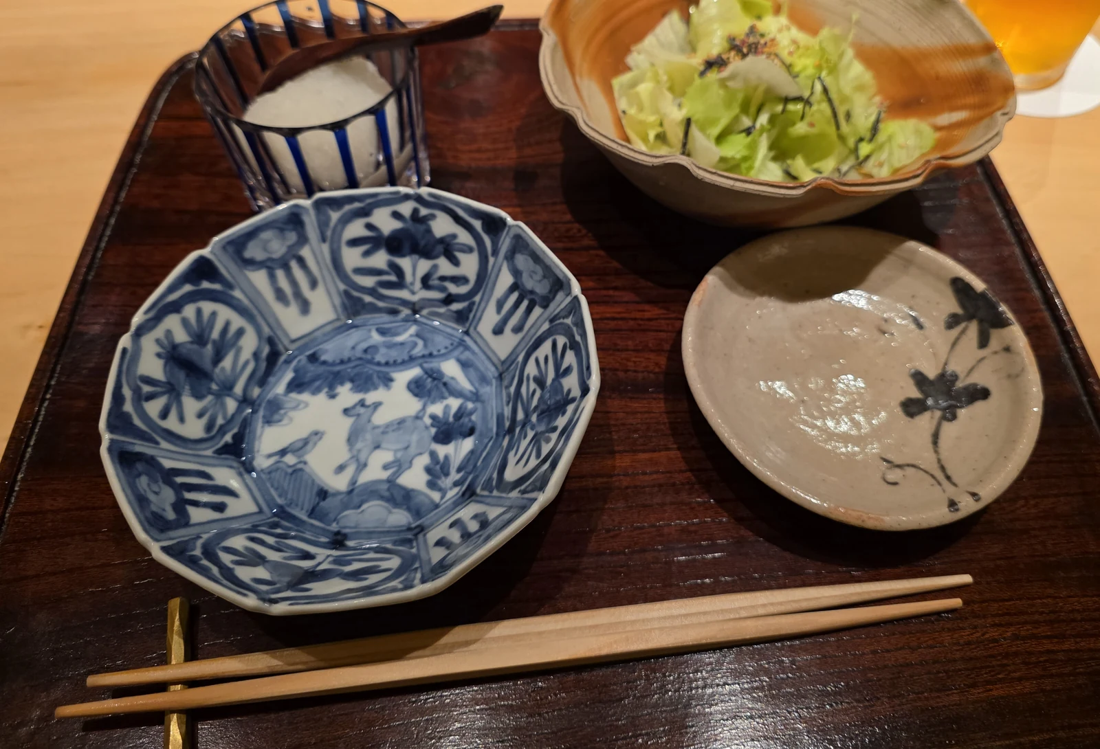ぬまた 双で用意されたレタスと食事の膳