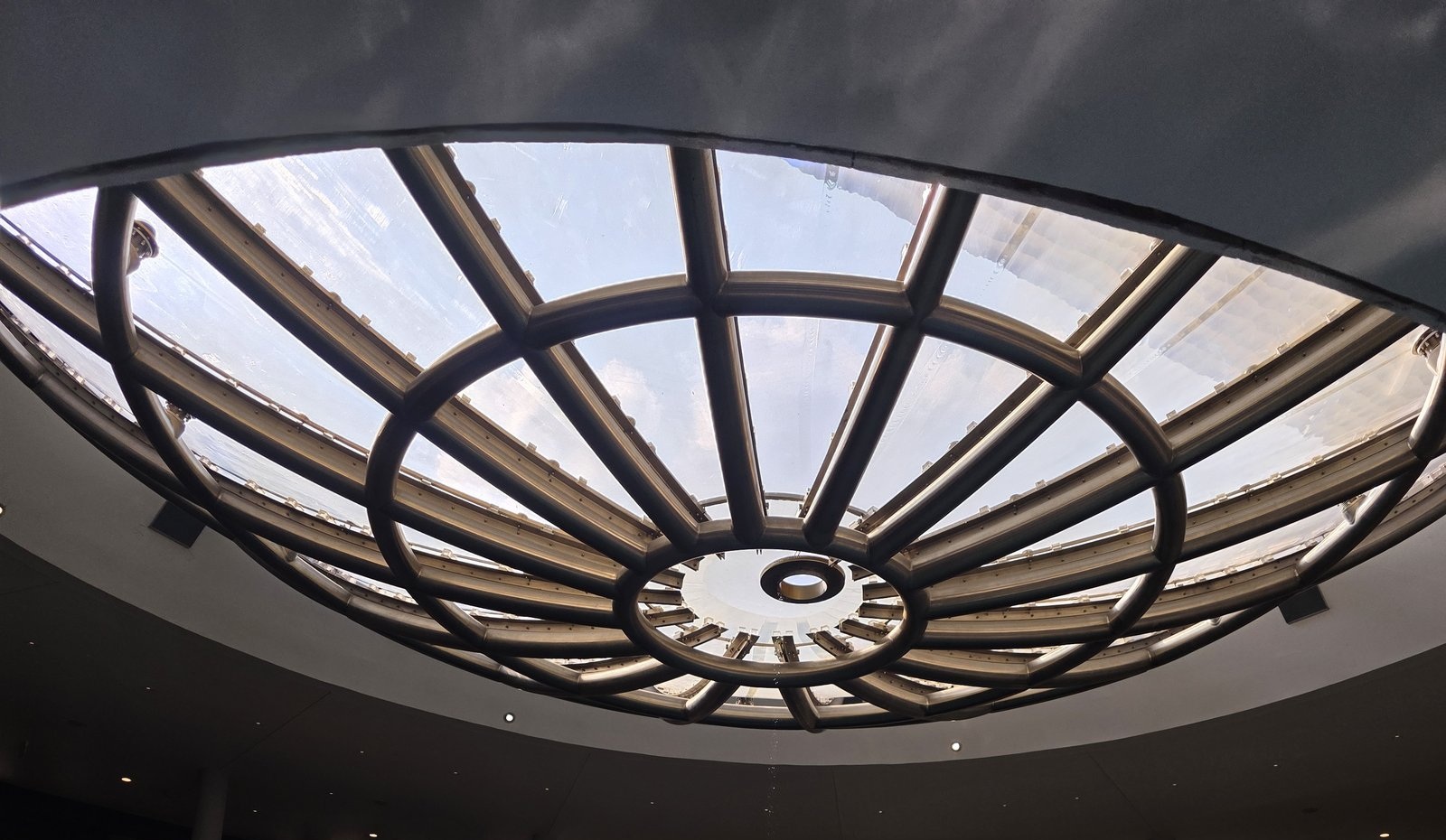 The Shoppes at Marina Bay SandsのRain Oculus