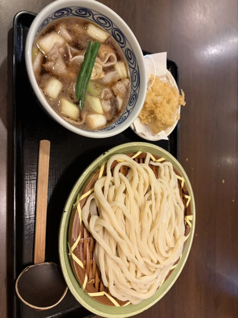 藤ヱ門 小山駅ビル店のなまず天付き肉汁うどん